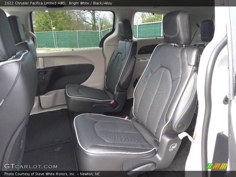 Bright White / Black/Alloy 2022 Chrysler Pacifica Limited AWD