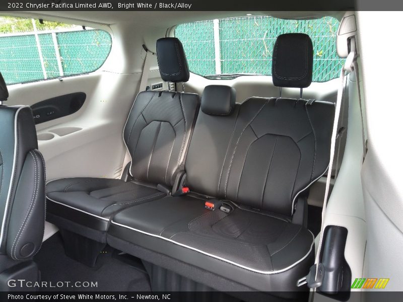 Bright White / Black/Alloy 2022 Chrysler Pacifica Limited AWD