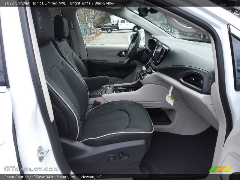 Bright White / Black/Alloy 2022 Chrysler Pacifica Limited AWD