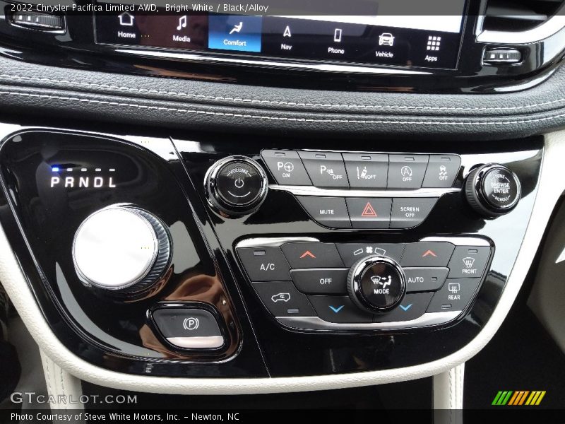 Bright White / Black/Alloy 2022 Chrysler Pacifica Limited AWD