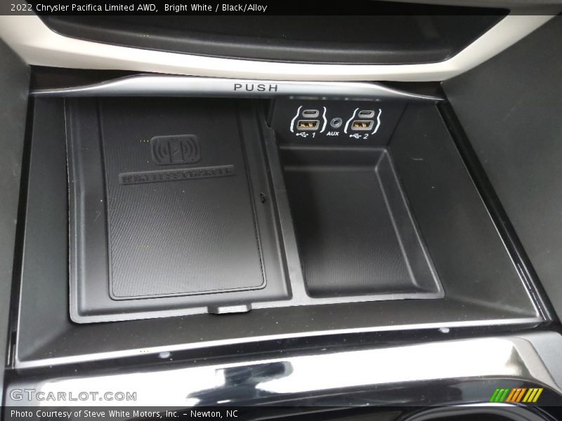 Bright White / Black/Alloy 2022 Chrysler Pacifica Limited AWD