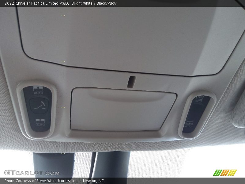 Bright White / Black/Alloy 2022 Chrysler Pacifica Limited AWD