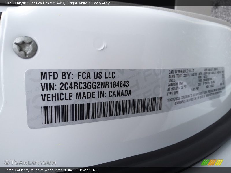 Bright White / Black/Alloy 2022 Chrysler Pacifica Limited AWD