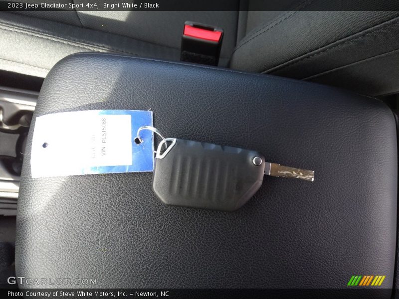 Bright White / Black 2023 Jeep Gladiator Sport 4x4