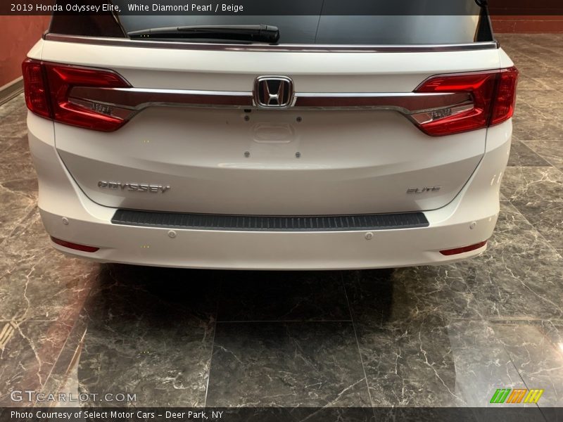 White Diamond Pearl / Beige 2019 Honda Odyssey Elite