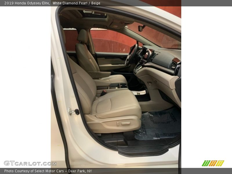 White Diamond Pearl / Beige 2019 Honda Odyssey Elite