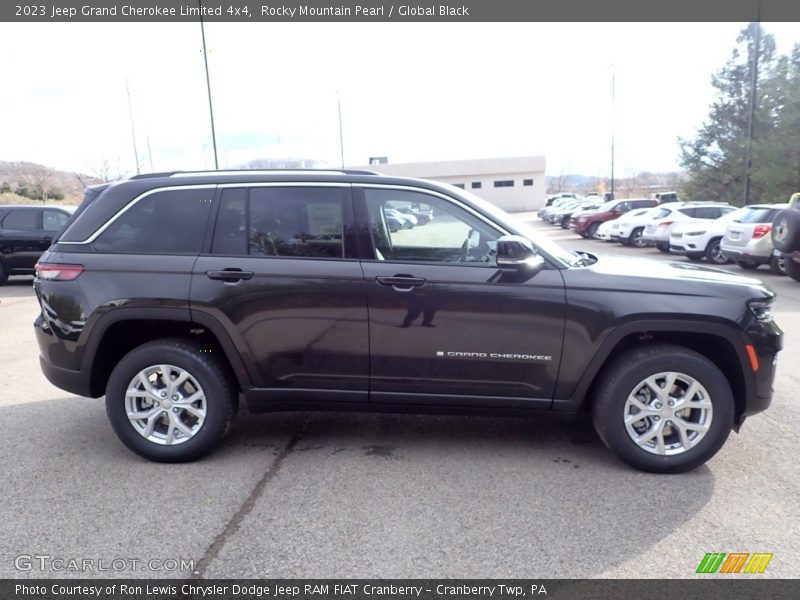 Rocky Mountain Pearl / Global Black 2023 Jeep Grand Cherokee Limited 4x4