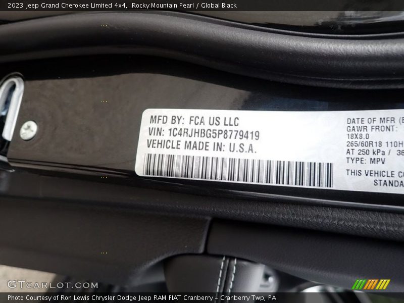 Rocky Mountain Pearl / Global Black 2023 Jeep Grand Cherokee Limited 4x4