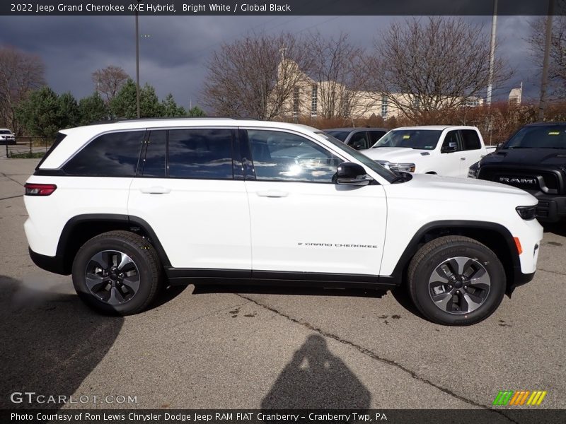 Bright White / Global Black 2022 Jeep Grand Cherokee 4XE Hybrid