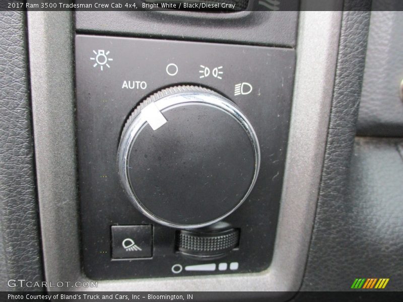 Bright White / Black/Diesel Gray 2017 Ram 3500 Tradesman Crew Cab 4x4