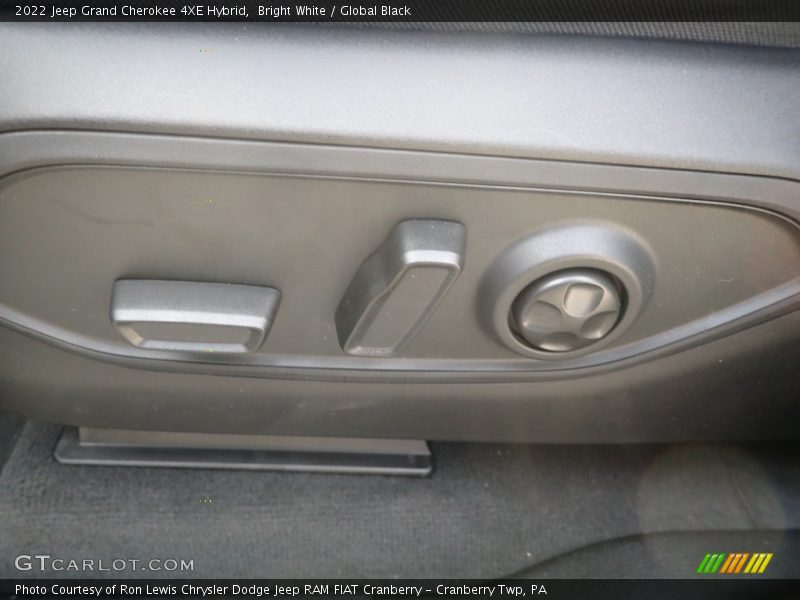 Bright White / Global Black 2022 Jeep Grand Cherokee 4XE Hybrid