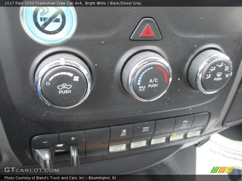 Bright White / Black/Diesel Gray 2017 Ram 3500 Tradesman Crew Cab 4x4