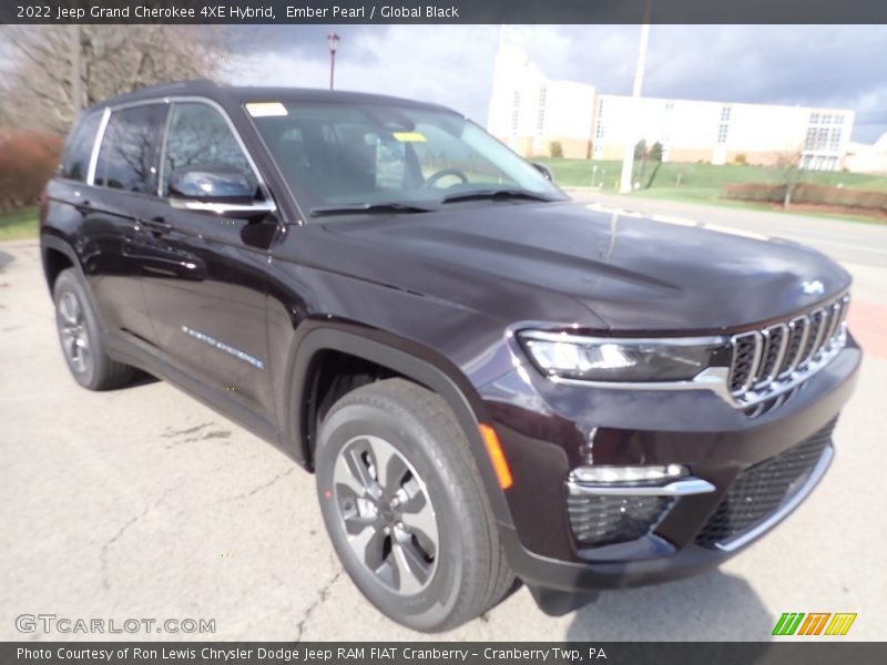 Front 3/4 View of 2022 Grand Cherokee 4XE Hybrid