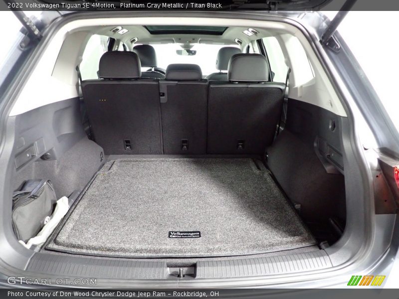 Platinum Gray Metallic / Titan Black 2022 Volkswagen Tiguan SE 4Motion