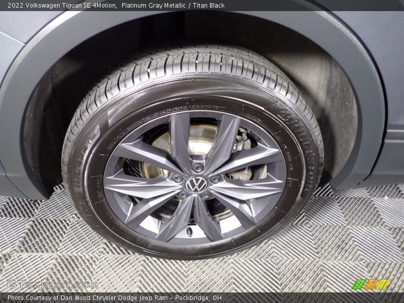 Platinum Gray Metallic / Titan Black 2022 Volkswagen Tiguan SE 4Motion
