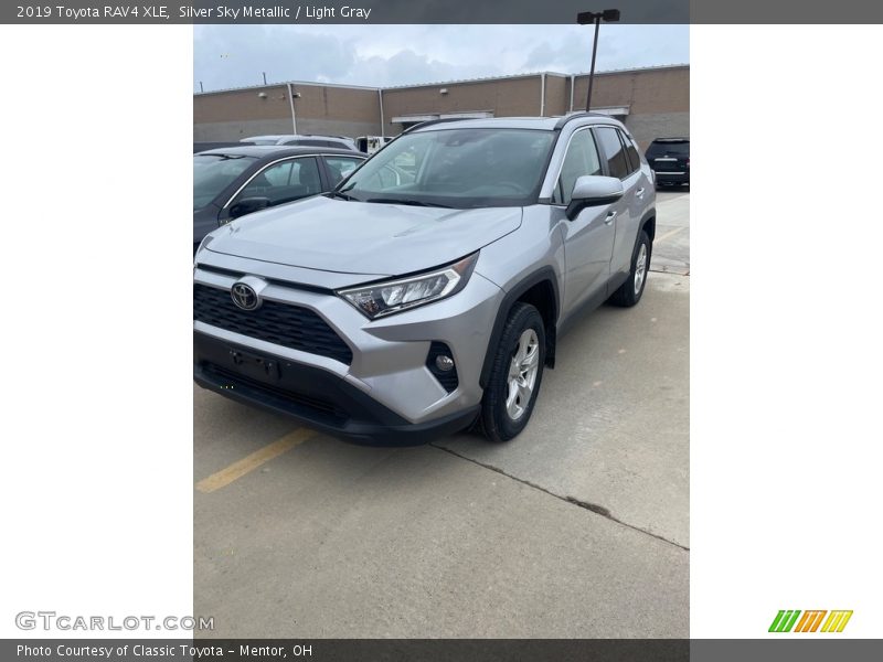 Silver Sky Metallic / Light Gray 2019 Toyota RAV4 XLE