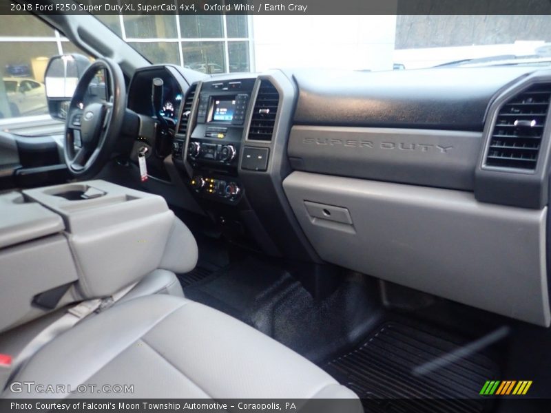 Oxford White / Earth Gray 2018 Ford F250 Super Duty XL SuperCab 4x4