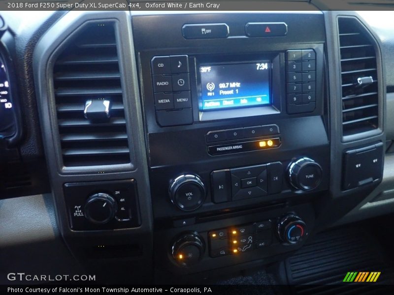 Oxford White / Earth Gray 2018 Ford F250 Super Duty XL SuperCab 4x4