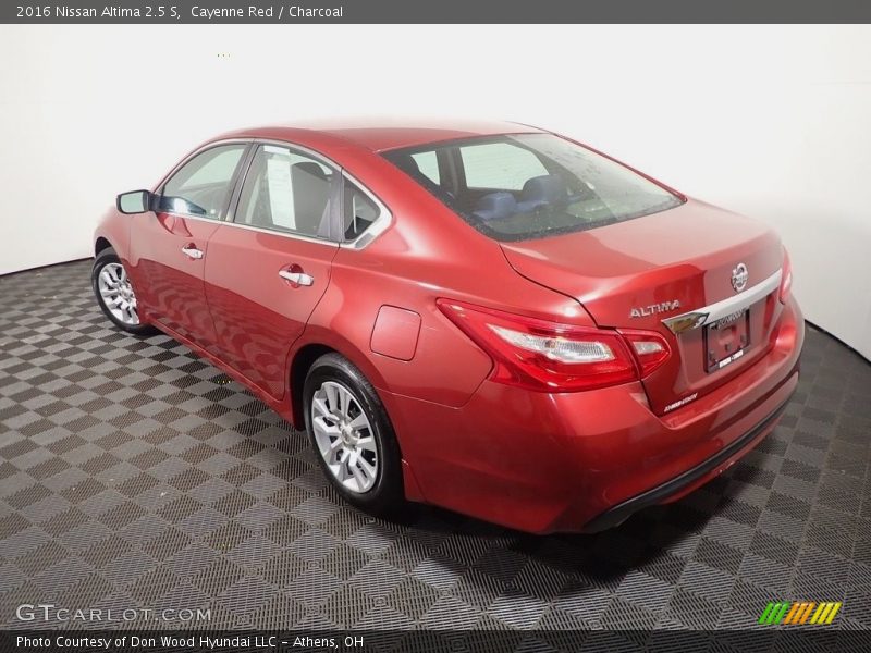 Cayenne Red / Charcoal 2016 Nissan Altima 2.5 S