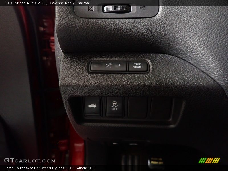 Cayenne Red / Charcoal 2016 Nissan Altima 2.5 S