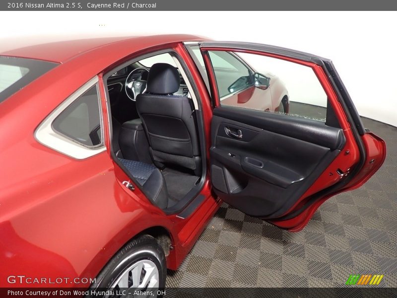 Cayenne Red / Charcoal 2016 Nissan Altima 2.5 S