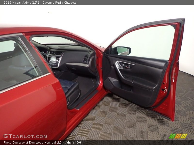 Cayenne Red / Charcoal 2016 Nissan Altima 2.5 S