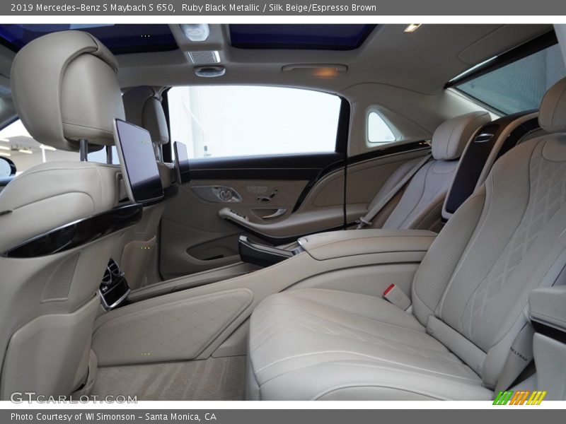 Entertainment System of 2019 S Maybach S 650