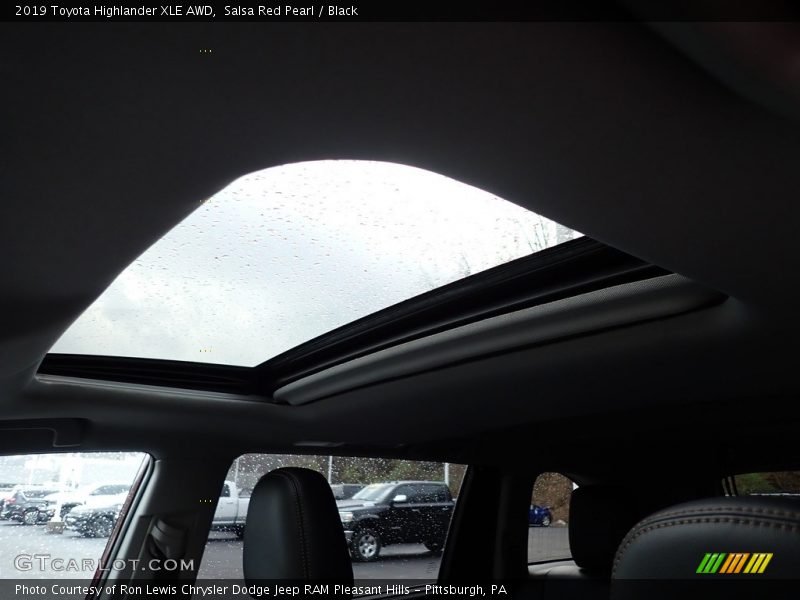 Salsa Red Pearl / Black 2019 Toyota Highlander XLE AWD