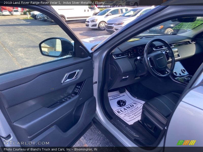 Indus Silver Metallic / Ebony 2019 Land Rover Range Rover Velar S