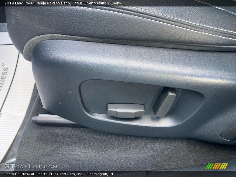 Indus Silver Metallic / Ebony 2019 Land Rover Range Rover Velar S