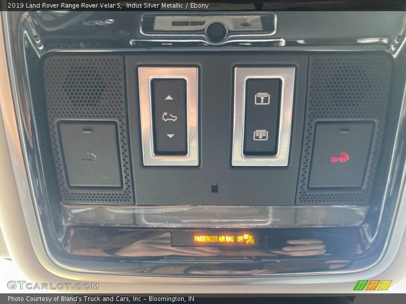 Indus Silver Metallic / Ebony 2019 Land Rover Range Rover Velar S