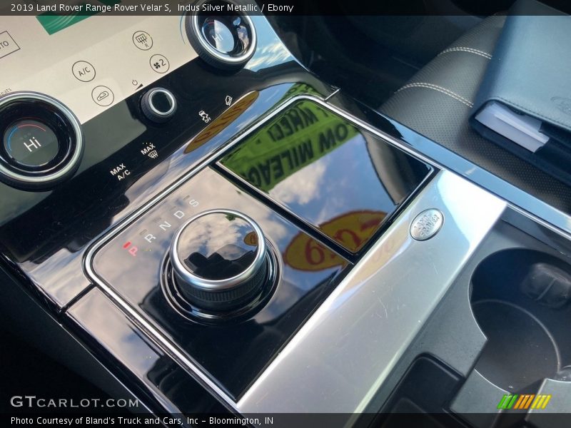 Indus Silver Metallic / Ebony 2019 Land Rover Range Rover Velar S