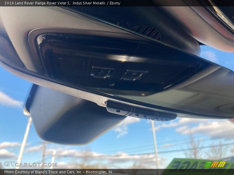 Indus Silver Metallic / Ebony 2019 Land Rover Range Rover Velar S