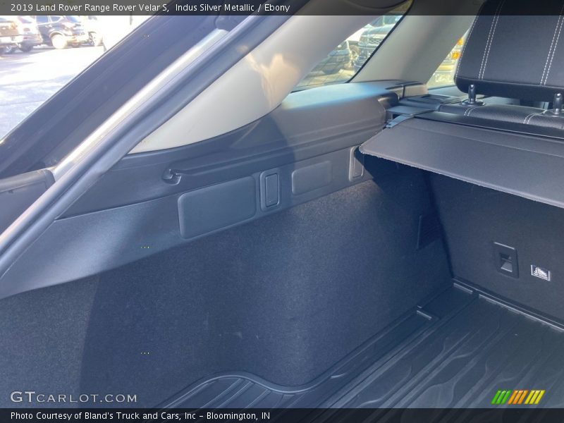 Indus Silver Metallic / Ebony 2019 Land Rover Range Rover Velar S