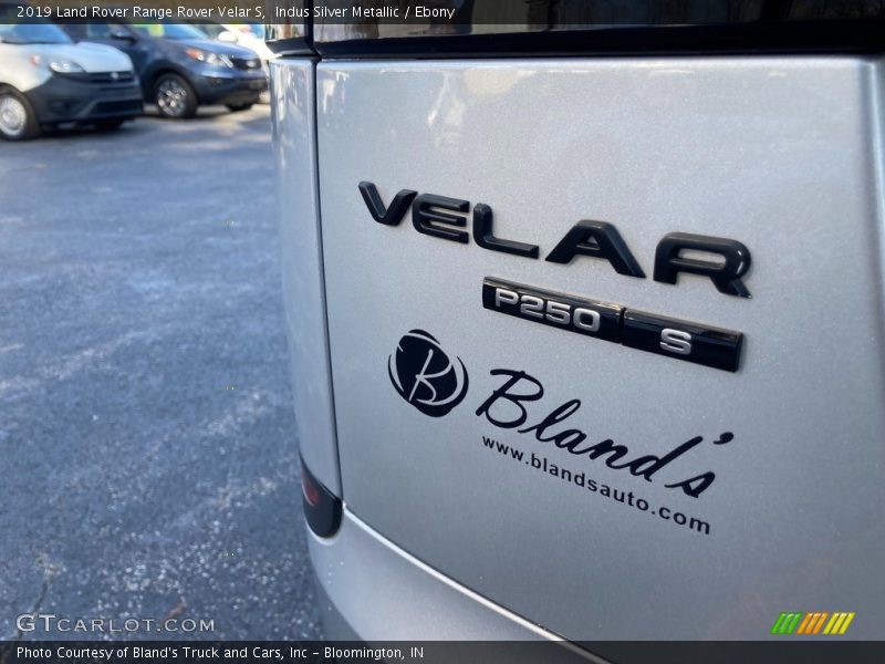 Indus Silver Metallic / Ebony 2019 Land Rover Range Rover Velar S