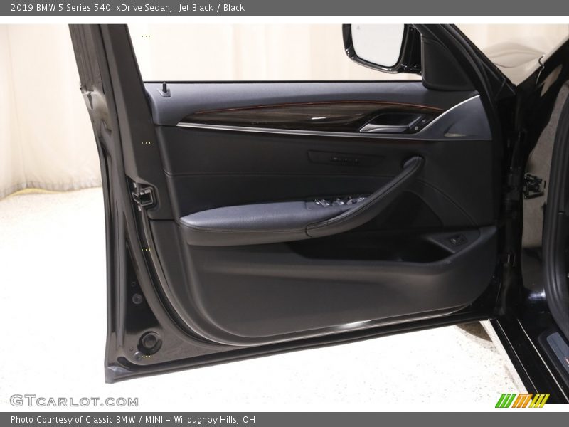 Jet Black / Black 2019 BMW 5 Series 540i xDrive Sedan
