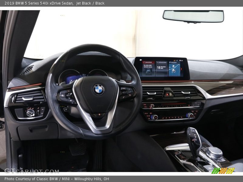 Jet Black / Black 2019 BMW 5 Series 540i xDrive Sedan