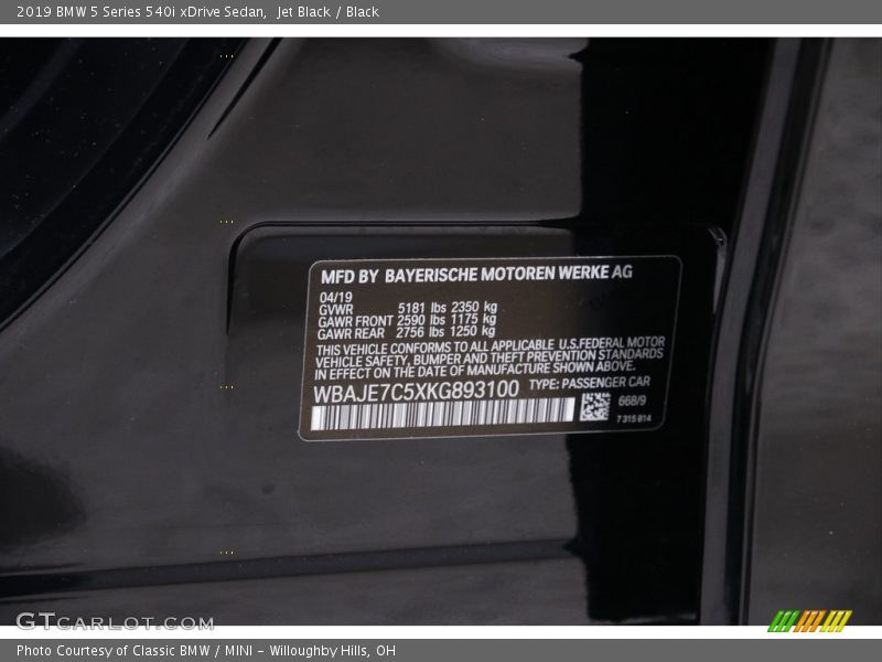 Jet Black / Black 2019 BMW 5 Series 540i xDrive Sedan