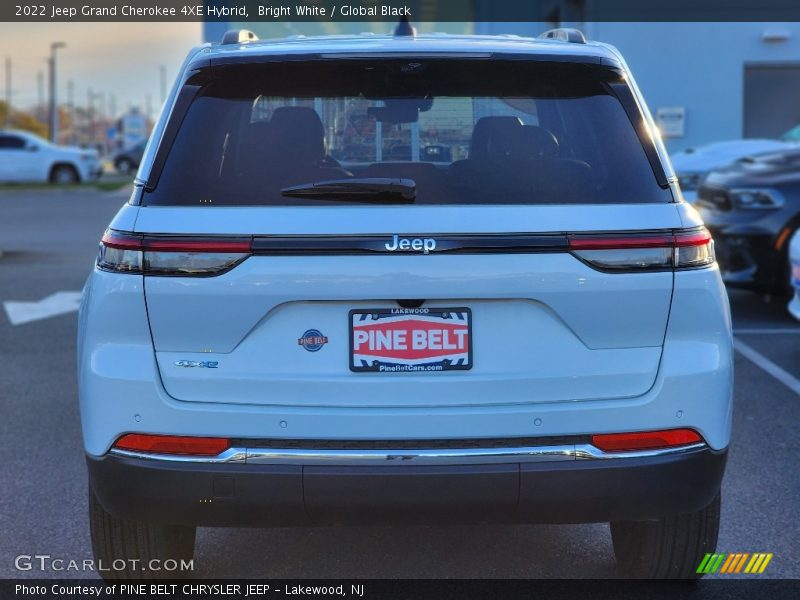 Bright White / Global Black 2022 Jeep Grand Cherokee 4XE Hybrid