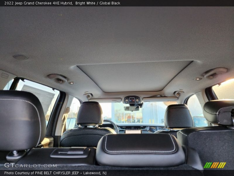 Bright White / Global Black 2022 Jeep Grand Cherokee 4XE Hybrid