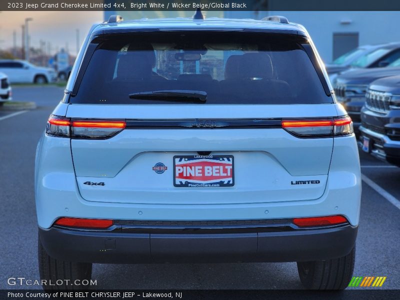 Bright White / Wicker Beige/Global Black 2023 Jeep Grand Cherokee Limited 4x4