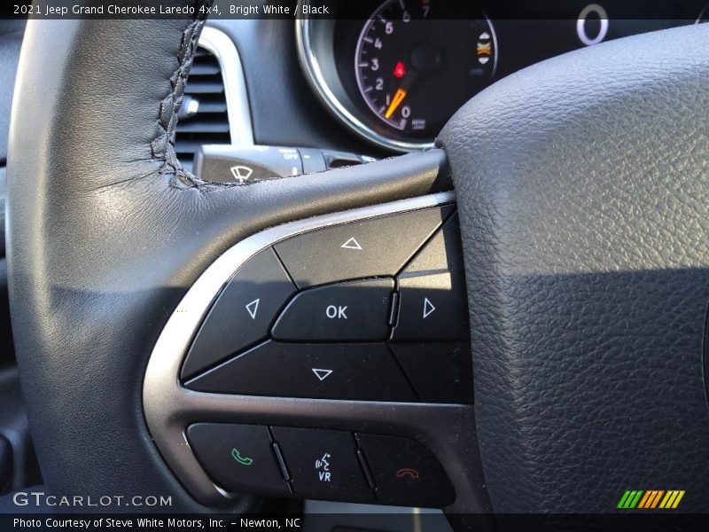 Bright White / Black 2021 Jeep Grand Cherokee Laredo 4x4