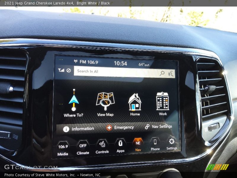 Bright White / Black 2021 Jeep Grand Cherokee Laredo 4x4