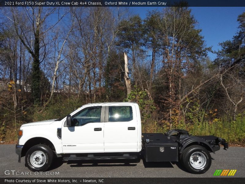 Oxford White / Medium Earth Gray 2021 Ford F350 Super Duty XL Crew Cab 4x4 Chassis