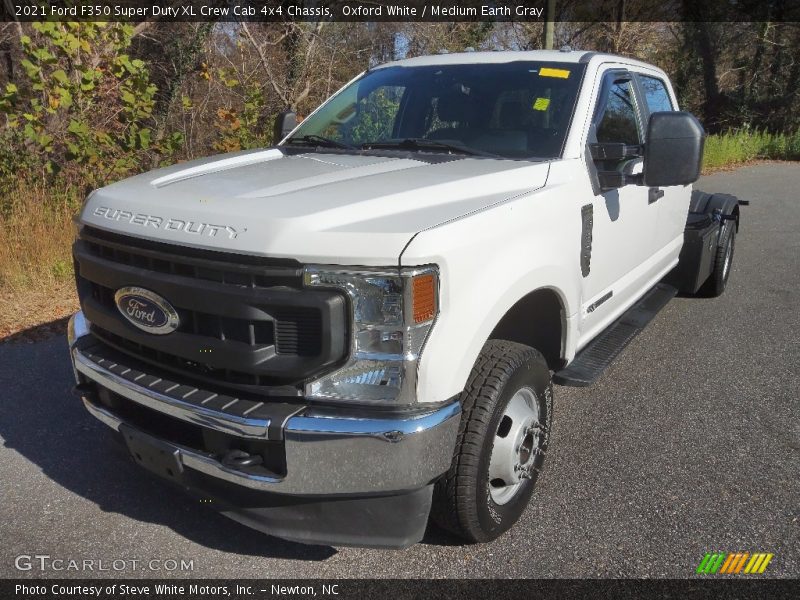 Oxford White / Medium Earth Gray 2021 Ford F350 Super Duty XL Crew Cab 4x4 Chassis
