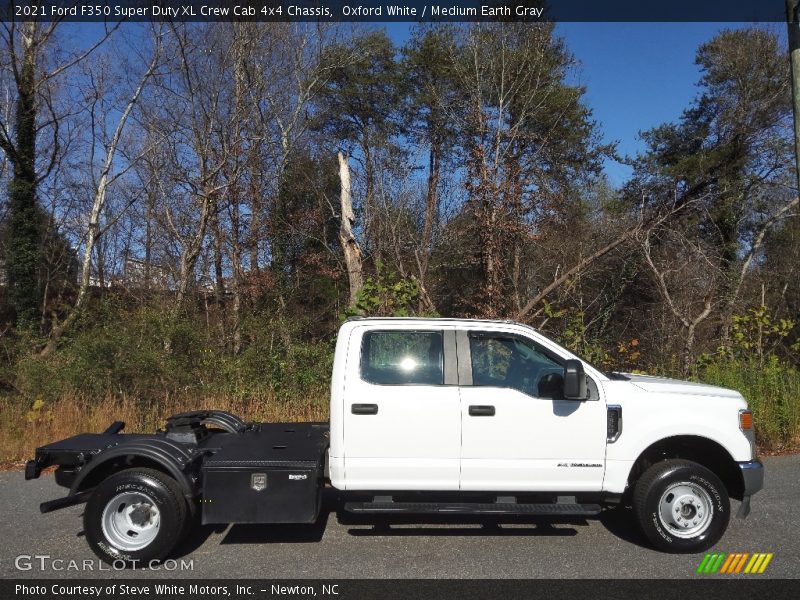 Oxford White / Medium Earth Gray 2021 Ford F350 Super Duty XL Crew Cab 4x4 Chassis