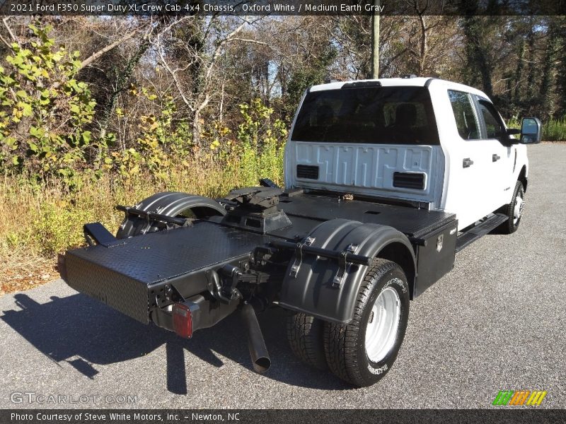 Oxford White / Medium Earth Gray 2021 Ford F350 Super Duty XL Crew Cab 4x4 Chassis