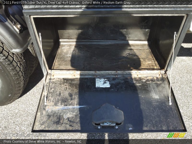 Oxford White / Medium Earth Gray 2021 Ford F350 Super Duty XL Crew Cab 4x4 Chassis
