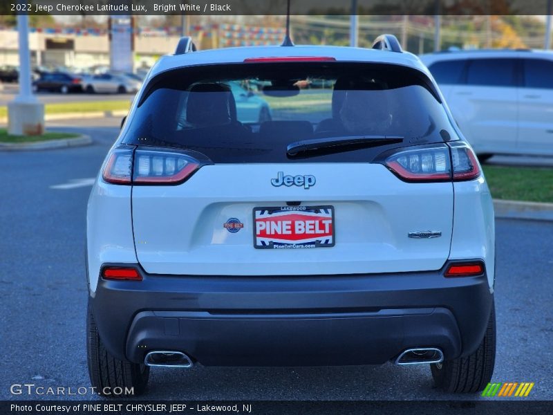 Bright White / Black 2022 Jeep Cherokee Latitude Lux
