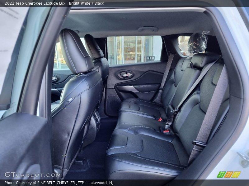 Bright White / Black 2022 Jeep Cherokee Latitude Lux